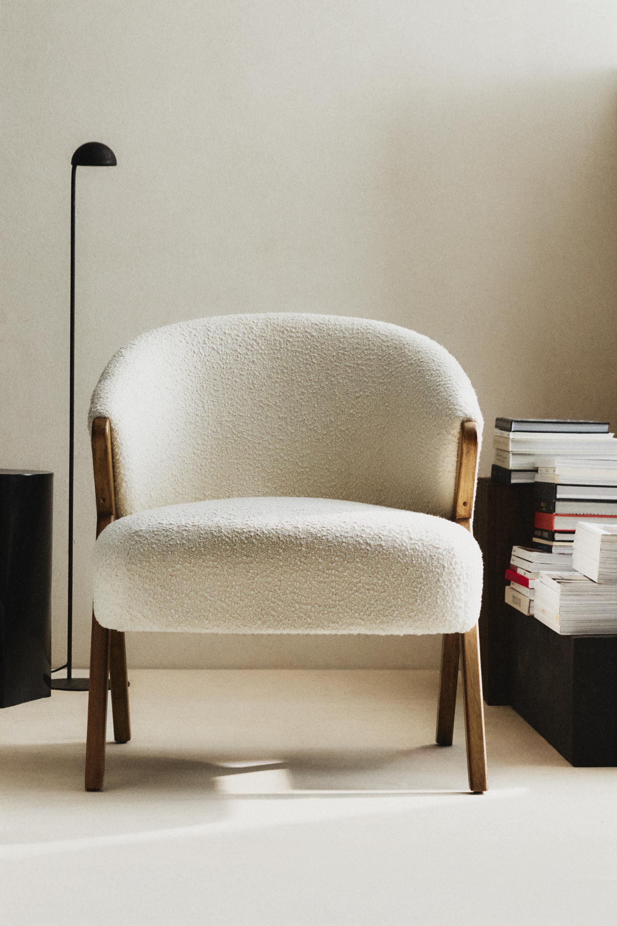 UPHOLSTERED BOUCLÉ ACCENT CHAIR